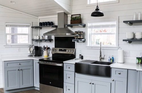 Dover House | Salt and Pepper at In The Pines Pr6264