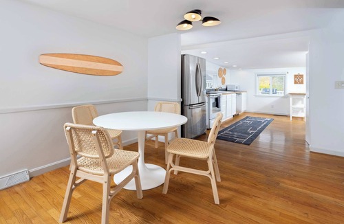 Newbury House | Salt & Cedar Steps to Beach Spacious deck
