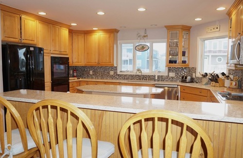 Lewes House | SALTWATER SAPPHIRE - 4BD, 3.5BA - Sleeps 10 - Short walk to the Beach!