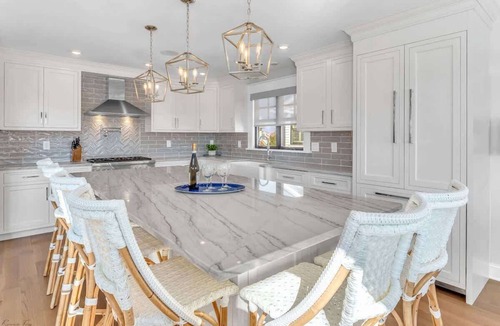 Avalon House | Saltwater Vista | Luxury Poolside Escape | Elevator