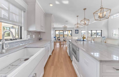 Avalon House | Saltwater Vista | Luxury Poolside Escape | Elevator