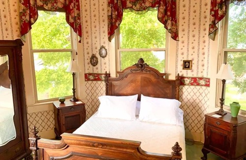 Bonham Bed & Breakfast | Sam Rayburn Suite Quiet Bonham Stay