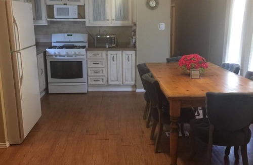 Kingston House | Sanders Island View Beach Home only 3 blocks to the beach!