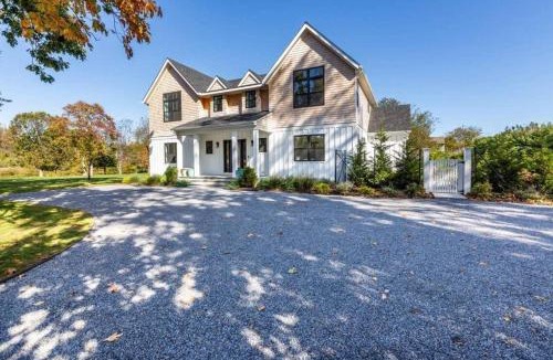 Silver Beach House | Sandpoint by Rove Travel - 6BR Family Home with Pool