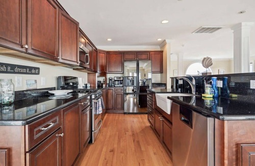 Seabrook House | Sandy Toes | Ocean Views | Steps to Beach | Deck