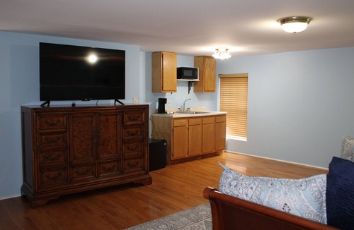 Allegheny-West Hotel | Sardinia -Villagio Hotel ★WALK to STADIUM ★FREE PARKING