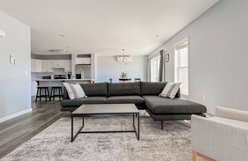 Saugerties House | Saugerties Retreat 1 min walking from HITS, 7 BRs