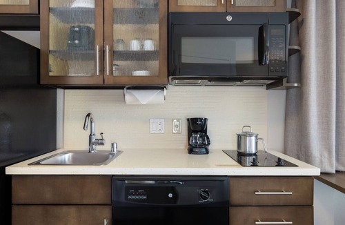 Anaheim Resort Hotel | Say Hi to Mickey! Unit with Full Kitchen Close to Disneyland, Pool!