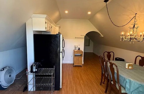 Searsport Apartment | Scenic 2-Bedroom Apartment Nestled in a Historic Bayside Victorian Home