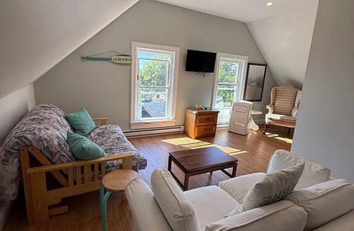 Searsport Apartment | Scenic 2-Bedroom Apartment Nestled in a Historic Bayside Victorian Home
