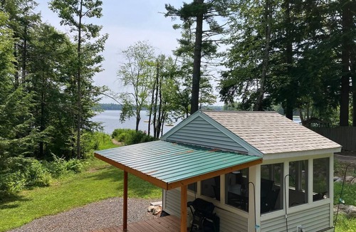 South Casco House | Scenic 2-bedroom Tiny Home on the Lake with dock, boat ramp & screenhouse