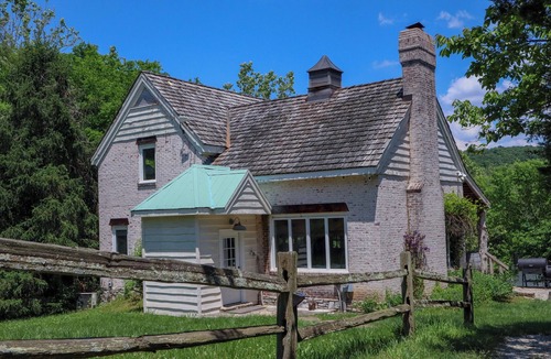 Augusta House | Scenic and private retreat in Missouri wine country