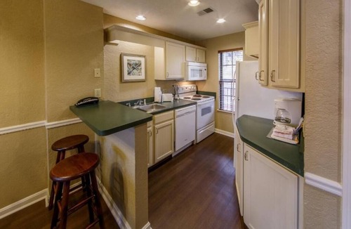 South Lee Hotel | Scenic Escape: Full Kitchen, Pools, Game Room & Outdoor Fun