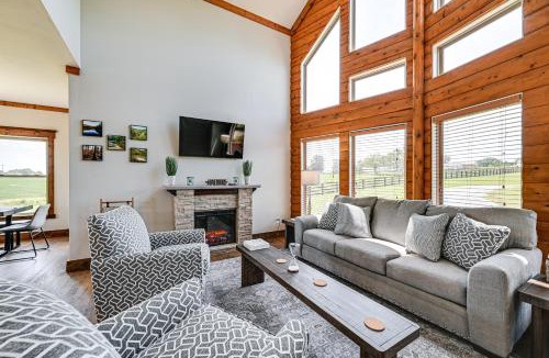 Lindseyville House | Scenic Getaway w/Deck: 7 Mi to Mammoth Cave Park!