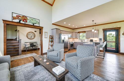 Lindseyville House | Scenic Getaway w/Deck: 7 Mi to Mammoth Cave Park!
