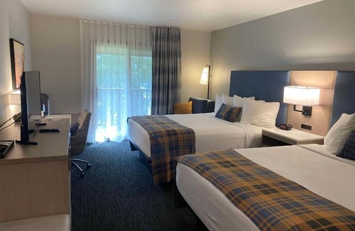 Wasilla Hotel | Scenic Lake Views Await at This Cozy Wasilla Retreat!
