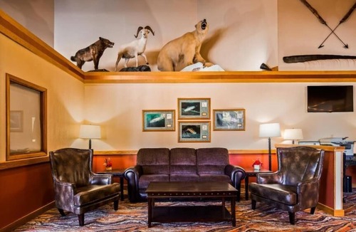 Wasilla Hotel | Scenic Lake Views Await at This Cozy Wasilla Retreat!