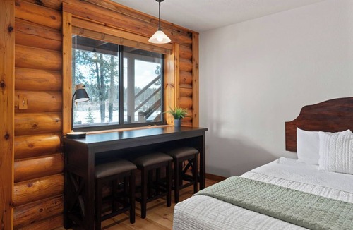 Duck Creek Village Hotel | Scenic Solitude ADA Double Queen Zion/Bryce