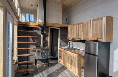 Homer Cabin | Scenic Views Hilltop Cabin