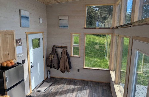 Homer Cabin | Scenic Views Hilltop Cabin