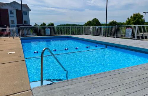 Osage Beach Hotel | Schmidt's Creek Hotel