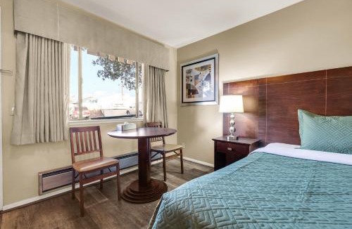 North Fremont Street Hotel | Scottish Fairway Inn