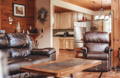 Logan Cabin | Scotts Creek Cabins - Hem Loch