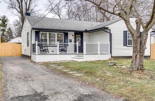 Westerville House | Screened Patio & Fire Pit: Modern Westerville Home