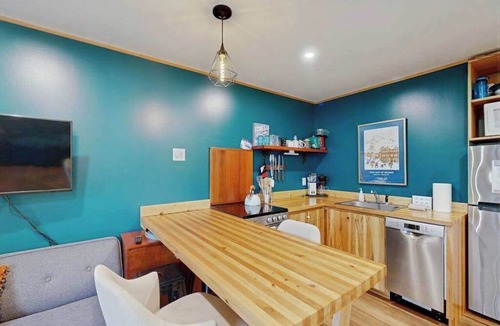 Alyeska Condo | Sea to Ski Escape | Minimalist Base Studio | Deck