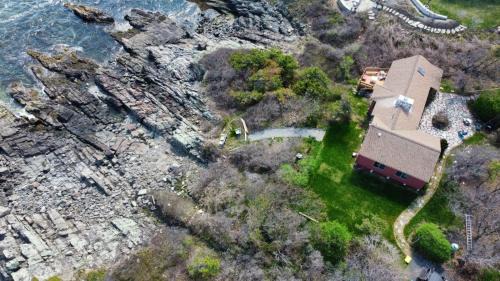Cape Neddick House | Seacoast Sanctuary Warm and inviting cottage with uninterrupted oceanfront 1914