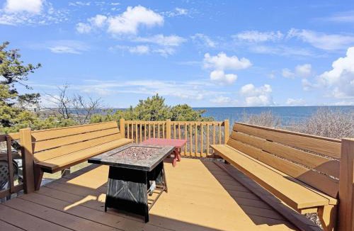 Cape Neddick House | Seacoast Sanctuary Warm and inviting cottage with uninterrupted oceanfront 1914