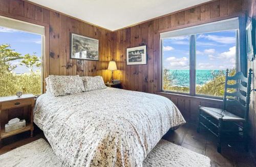 Cape Neddick House | Seacoast Sanctuary Warm and inviting cottage with uninterrupted oceanfront 1914