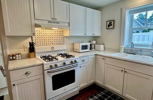 Falmouth Foreside Cottage | "Seascape" - a charming, coastal cottage ~ Falmouth Foreside
