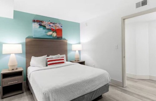 Myrtle Beach Hotel | Seaside Retreat Near Myrtle Beach Hotspots with Easy Beach Access | 3 Units
