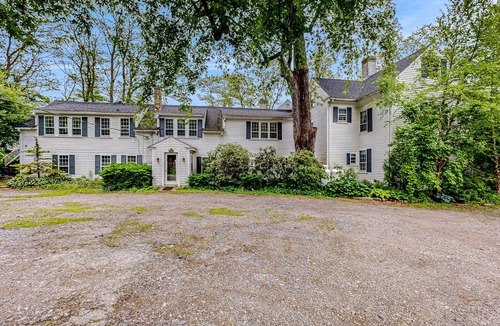 Belfast House | Seaside Sanctuary: Elegant Family Compound on the Water with stunning Ocean View