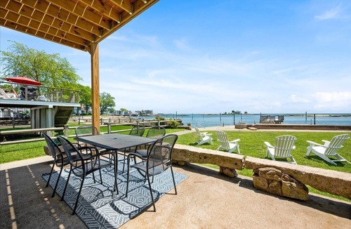 Branford House | Seaside Serenity: 4BR Waterfront Gem in Branford – 5-Star Rated!