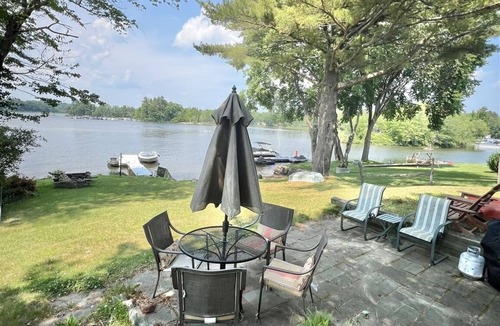 Raymond Villa | Sebago Escape Limit 12 5 Bedroom Home by RedAwning