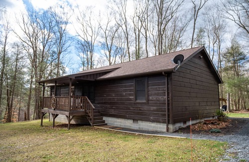 Mt Lookout House | Secluded-Hot Tub-Fire Pit-Fiber internet-Near the Gorge & Parks-Pet Friendly