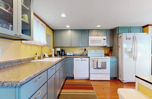 Ellsworth Cabin | Secluded lakefront cottage great views, dock & boat launch
