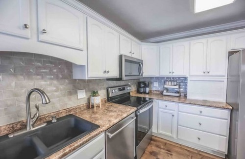 Somerset Cabin | Secluded Luxurious Cabin, Sleeps 16, Hot tub Sauna