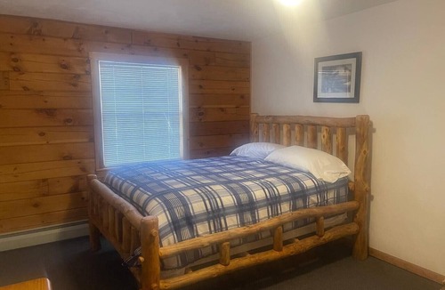 Jefferson Township House | Secluded Luxury Lakehouse | Private Lake | Near Seven Spring | Sleeps 8