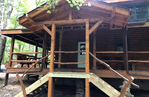 Moatsville House | Secluded Luxury Log Cabin on 40 Acres Near Tygart River & Lake
