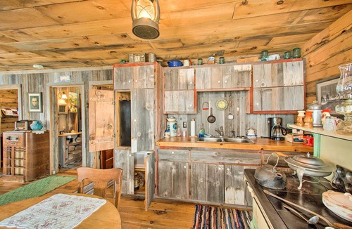 Putnam County Cabin | Secluded Powersville Cabin: 25 Mi to Lake Paho!