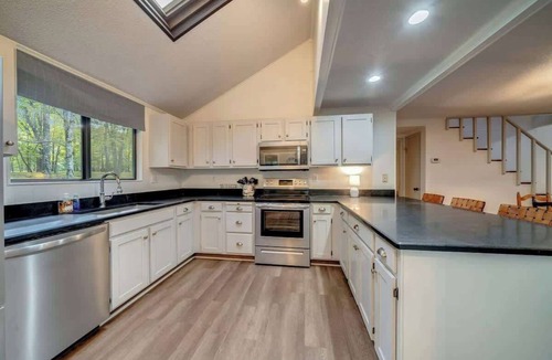 The Woods Cabin | Secluded Retreat w Hot Tub, FirePit & Pool Access