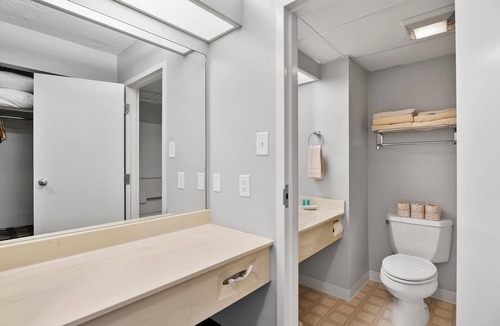 North East Hotel | Second Floor East Standard Suite
