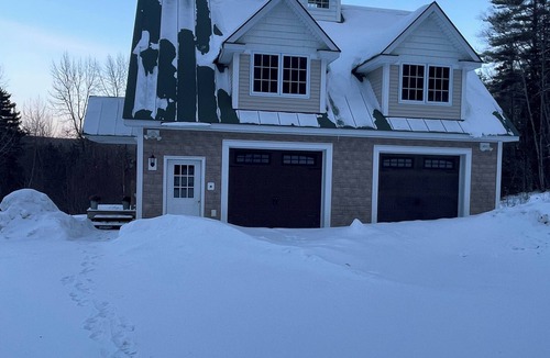 Roxbury House | Serene 2-bedroom house in charming Roxbury perfect for relaxing stays and skiing