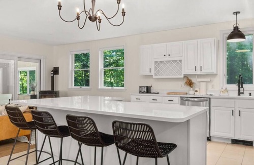 Newbury House | Serene 5-BR Near Pond, 15-min to Mt. Sunapee