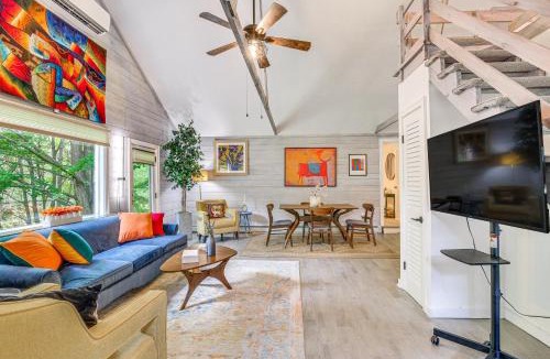 Holmes House | Serene Holmes Cottage Near Lakes & Trails!