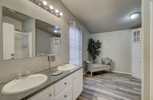 Norman Cottage | Serene house overlooking 5 acres near Norman and by Lake thunderbird