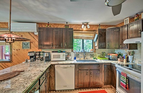 East Wakefield Cabin | Serene Lakefront Cabin w/Fire Pit & Kayaks!